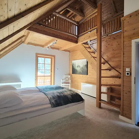 Forest House- Dom Nad Gorskim Potokiem 木屋